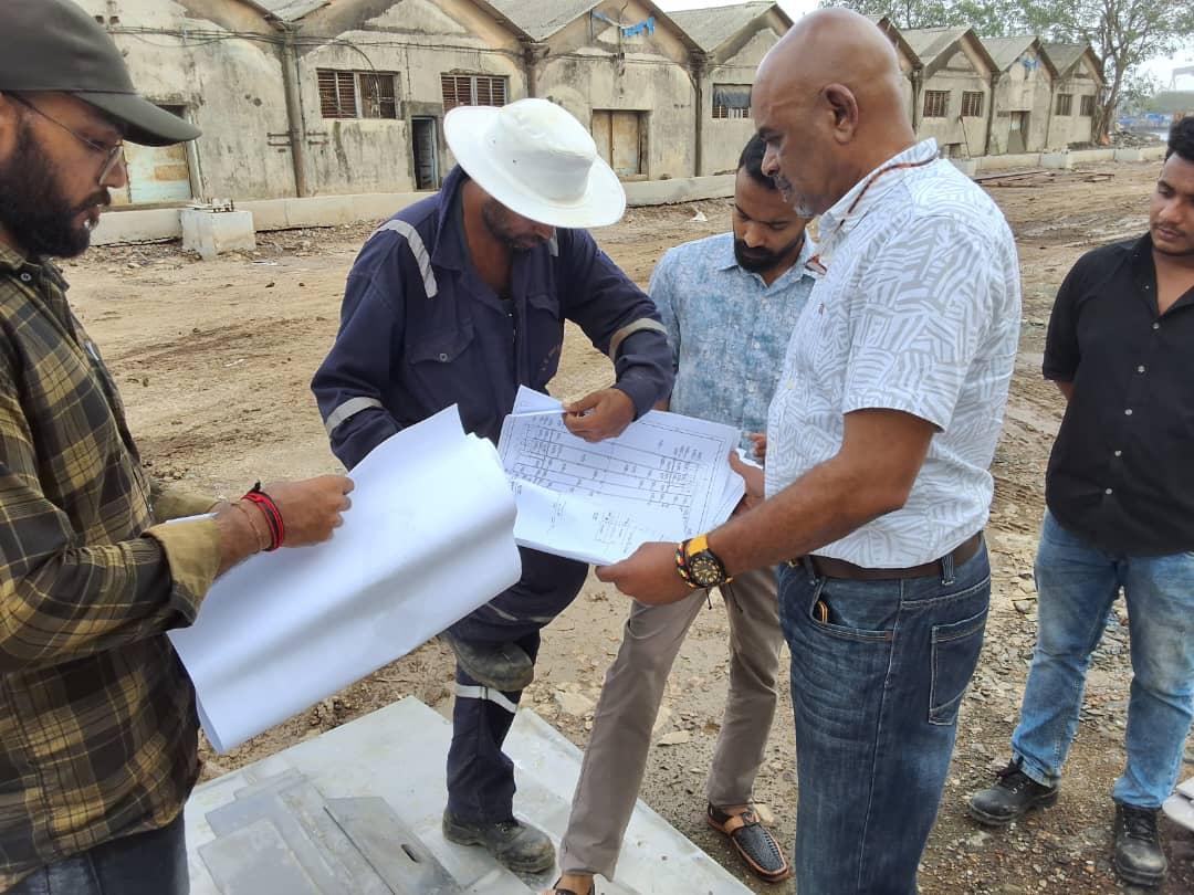 Mkurugenzi wa Shirika Akikagua Michoro ya Ujenzi wa boti mpya